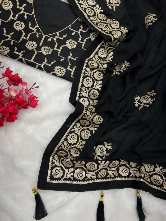 heavy georgette black saree 4