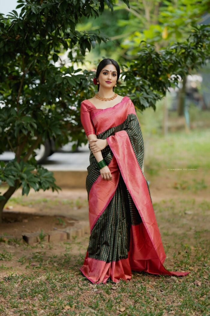 Stunning-Dark-Green-Silk-Saree