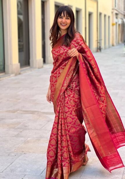 banarasi-silk-saree-golden-zari