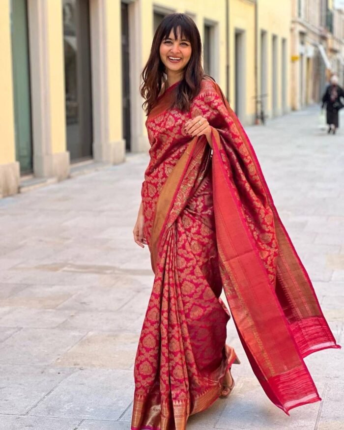 banarasi-silk-saree-golden-zari