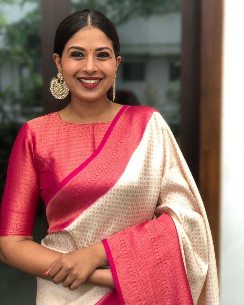 Cream Pink Banarasi Silk Saree - Image 2