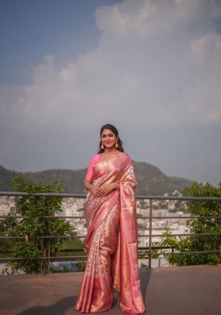 mrunal-thakur-in-silk-saree