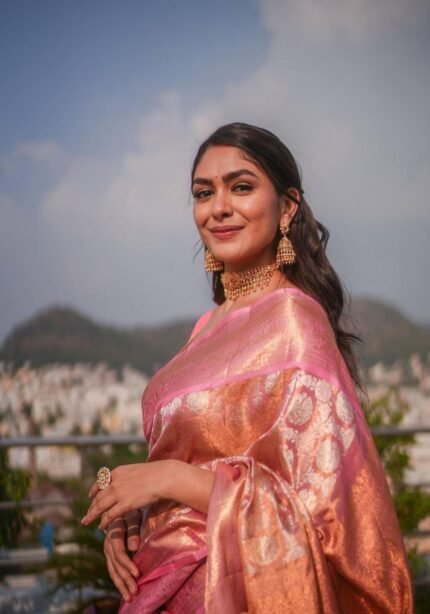 Mrunal Thakur In Silk Saree