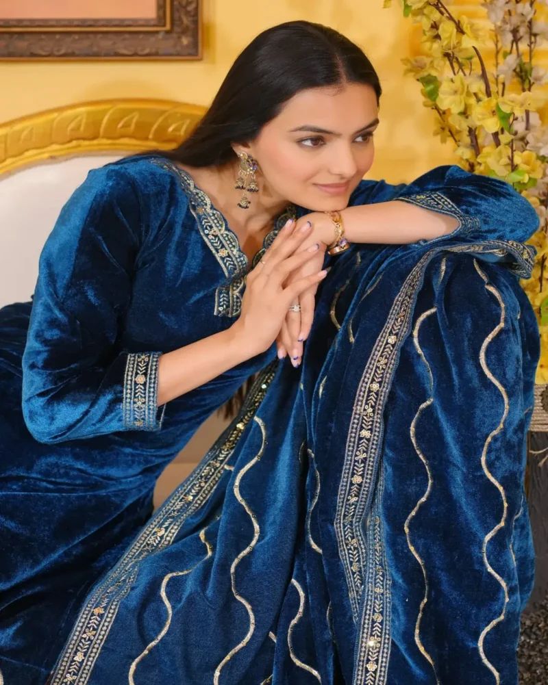 Sequence Embroidery Work Velvet Suit for Wedding