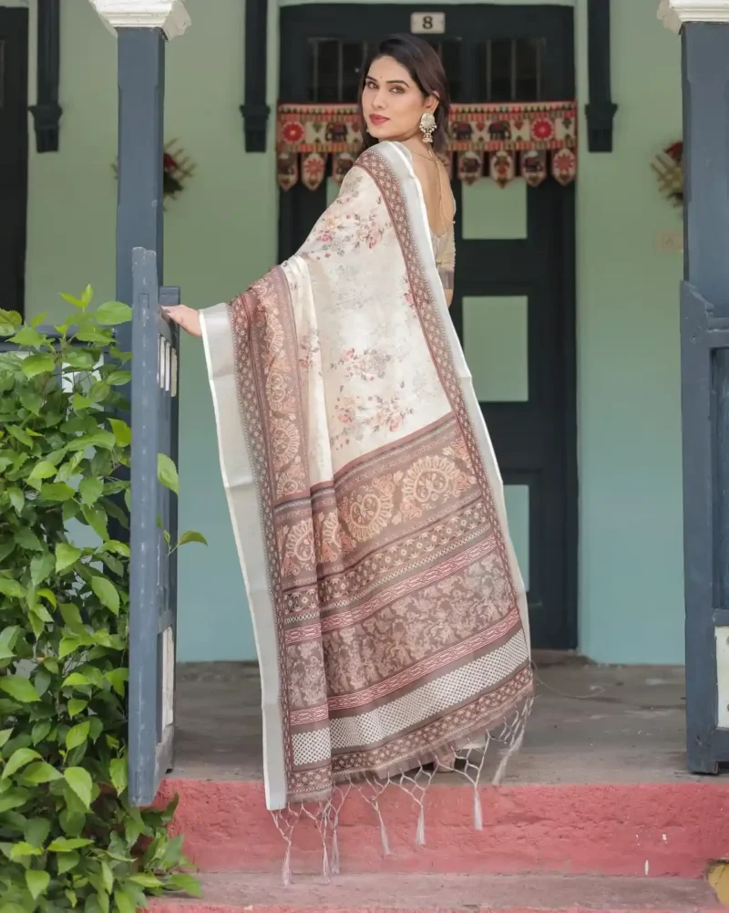 Soothing Beige Linen Saree With Earthy Toned Border