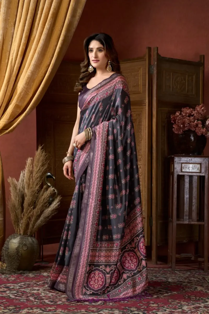 Black Colour Cluster Digital Printed Saree with Jacquard Border side look