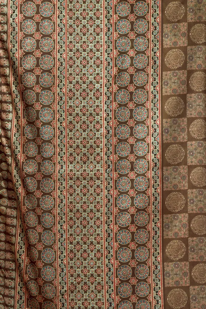 Brown Colour Cluster Digital Printed Saree with Jacquard Border pallu