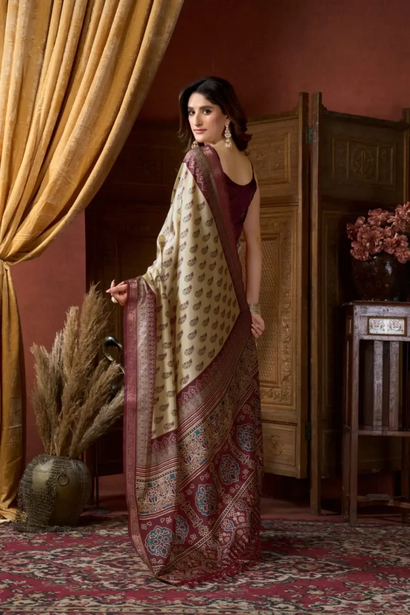 Cream Colour Cluster Digital Printed Saree with Jacquard Border back design
