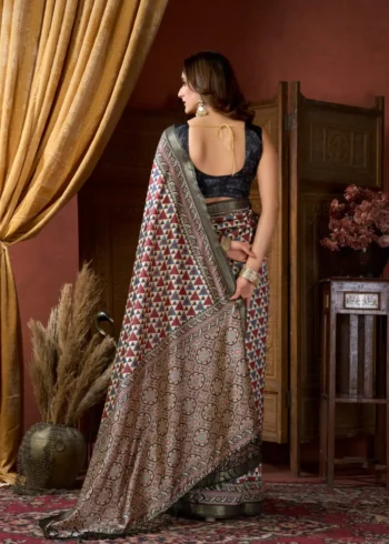 Off White Colour Cluster Digital Printed Saree with Jacquard Border back design