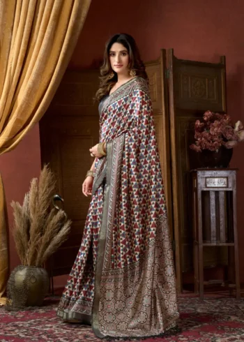 Off White Colour Cluster Digital Printed Saree with Jacquard Border side look