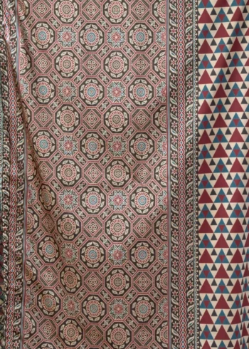 Off White Colour Cluster Digital Printed Saree with Jacquard Border pallu design