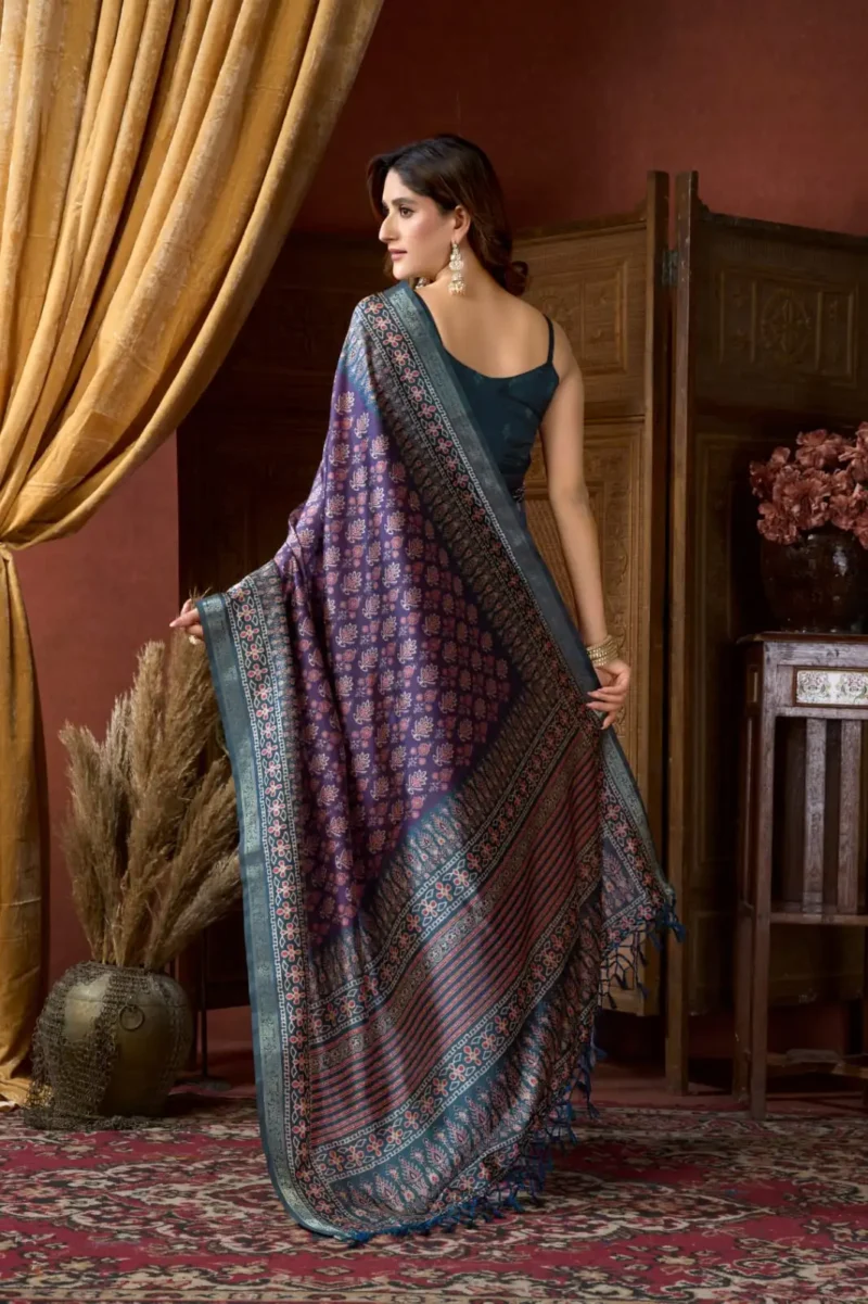 Purple Colour Cluster Digital Printed Saree with Jacquard Border back design