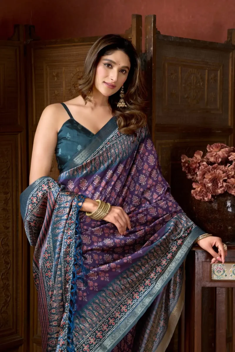 Purple Colour Cluster Digital Printed Saree with Jacquard Border close look