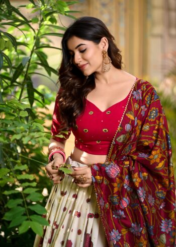 Designer Lehengas 22 Off White colour Tussar Silk Kalamkari Print Pattu Half Saree Lehenga close look